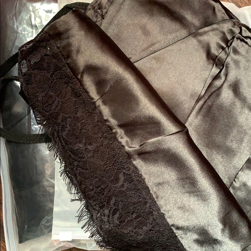 Lingerie Rob G-string Included - Picture 3 of 3